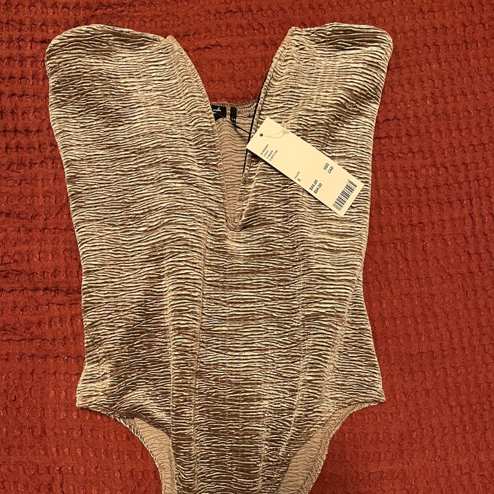 Deep V strapless body suit